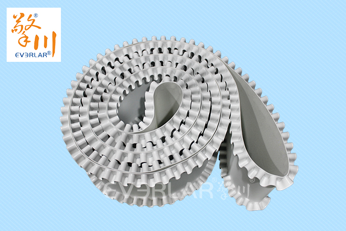 白色PU輸送帶加裙邊食品級(jí)耐油食品醫(yī)藥分揀輸送機(jī)皮帶廠家定制