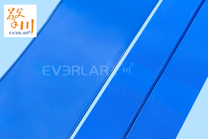 PU輸送帶加導條耐磨耐油食品級藍色啞光傳送帶食品包裝生產線皮帶