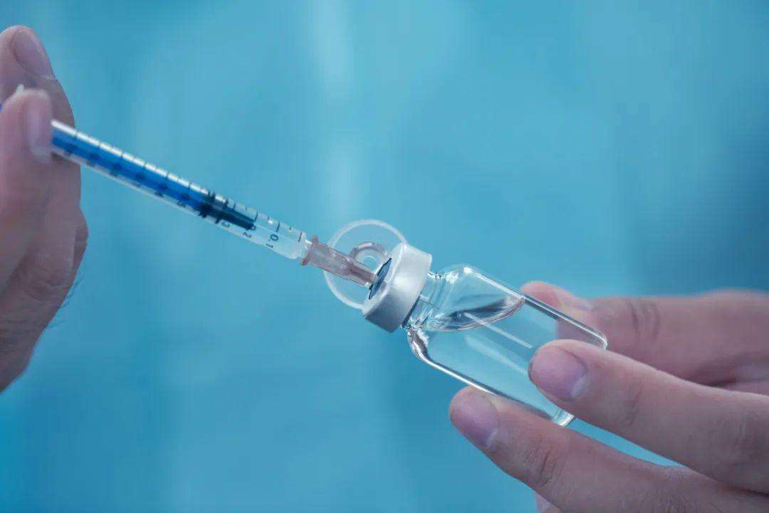 打了新冠疫苗還要戴口罩嗎？